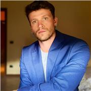 Tennis coach di secondo livello, impartisco lezioni private e collettive in provincia di cremona ma se abiti lontano dispongo di un programma di coaching online dove tu mi invierai il video con il difetto da migliorare e io ti invieró altri video con la s